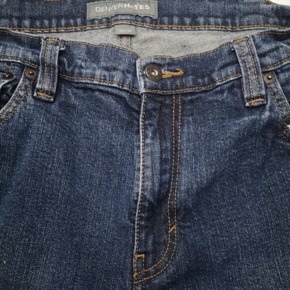 Denver Hayes Men's Size 38/30 Medium Wash Straight Legs Blue Jeans - Picture 8 of 14